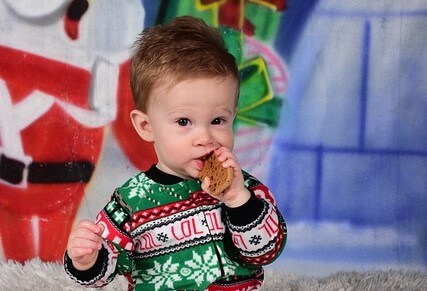 German Words in Serbian: Here Are 14 Most Popular 1 german words in serbian child eats cookie