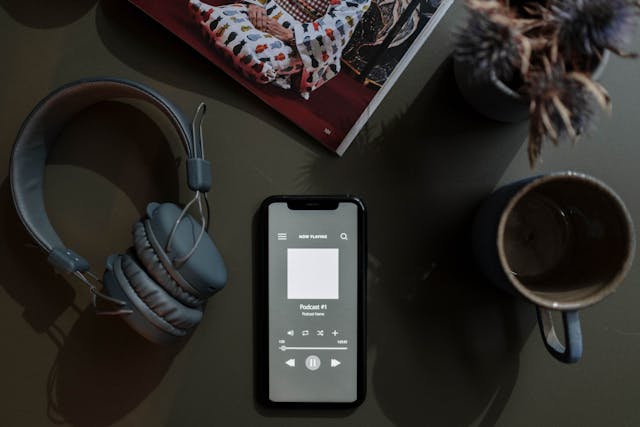 Discover 9 Fantastic Serbian Podcasts! 1 serbian podcasts cup of coffee selfphone headphones