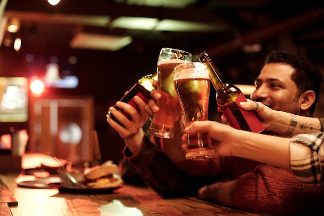 What’s Kafana Culture: 6 Essential Landmarks to Enjoy it Completely! 1 kafana culture people toasting glasses